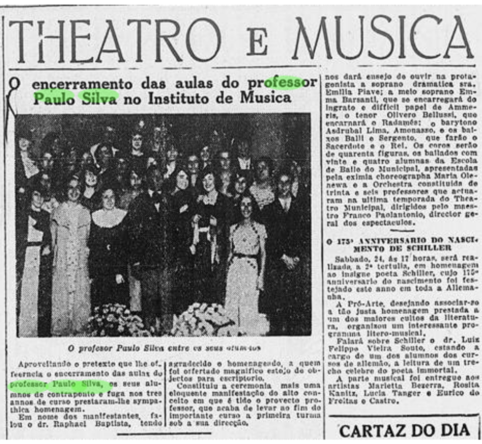 Recorte de jornal com a machete “Theatro e Musica: encerramento das aulas do professor Paulo Silva no Instituto de Música”. Há uma imagem em preto e branco onde encontram-se várias pessoas em pé e no centro da imagem o músico Paulo Silva, homem negro, alto, vestindo terno preto, com blusa branca e gravata preta. Abaixo da fotografia há uma legenda dizendo: “O professor Paulo Silva entre os seus alunos”. A seguir há duas colunas, abaixo com a reportagem e no lado direito da imagem mais uma coluna de texto.